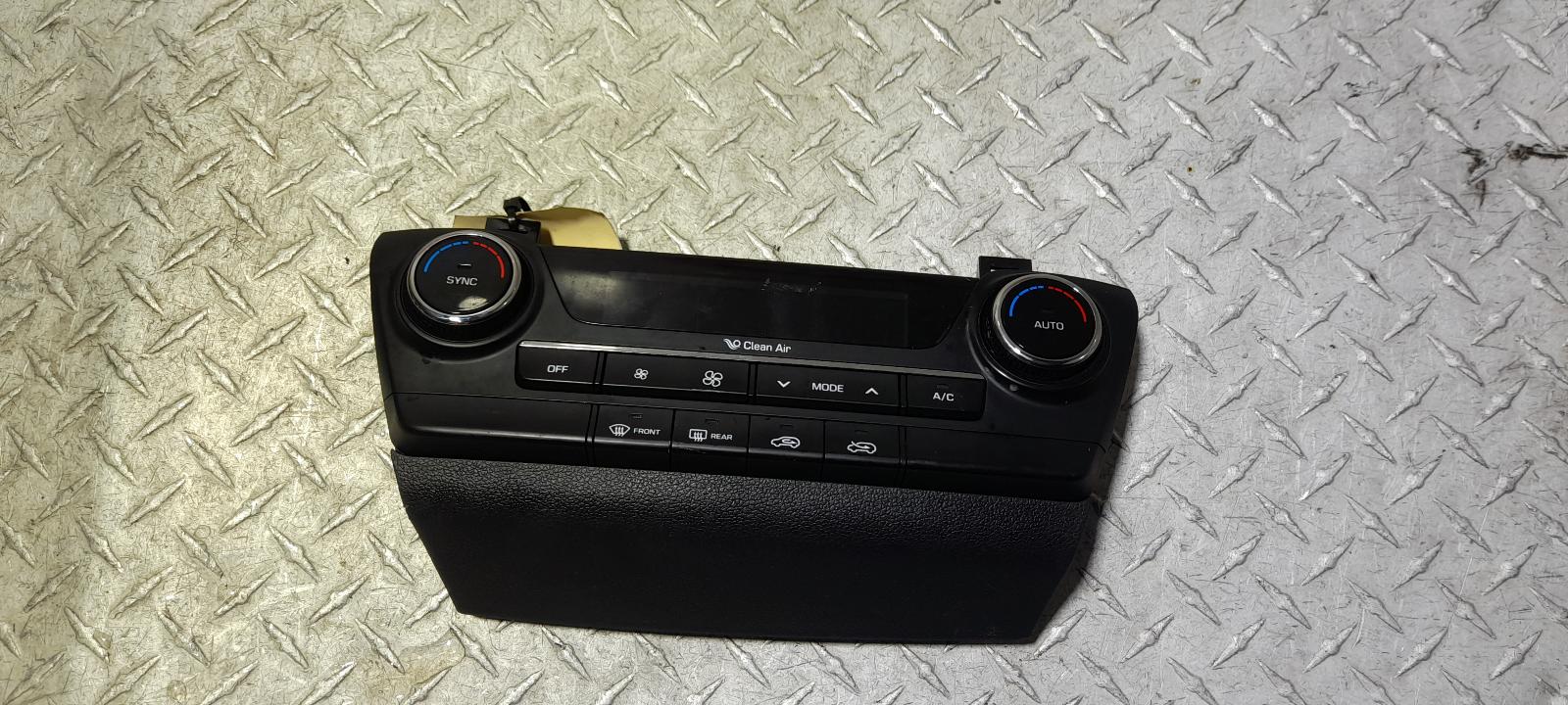 View Auto part Heater/Ac Controls Hyundai Tucson 2018