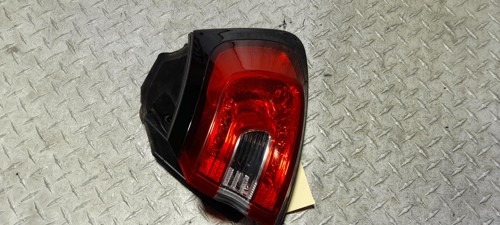 View Auto part Right Taillight Jeep Cherokee 2014