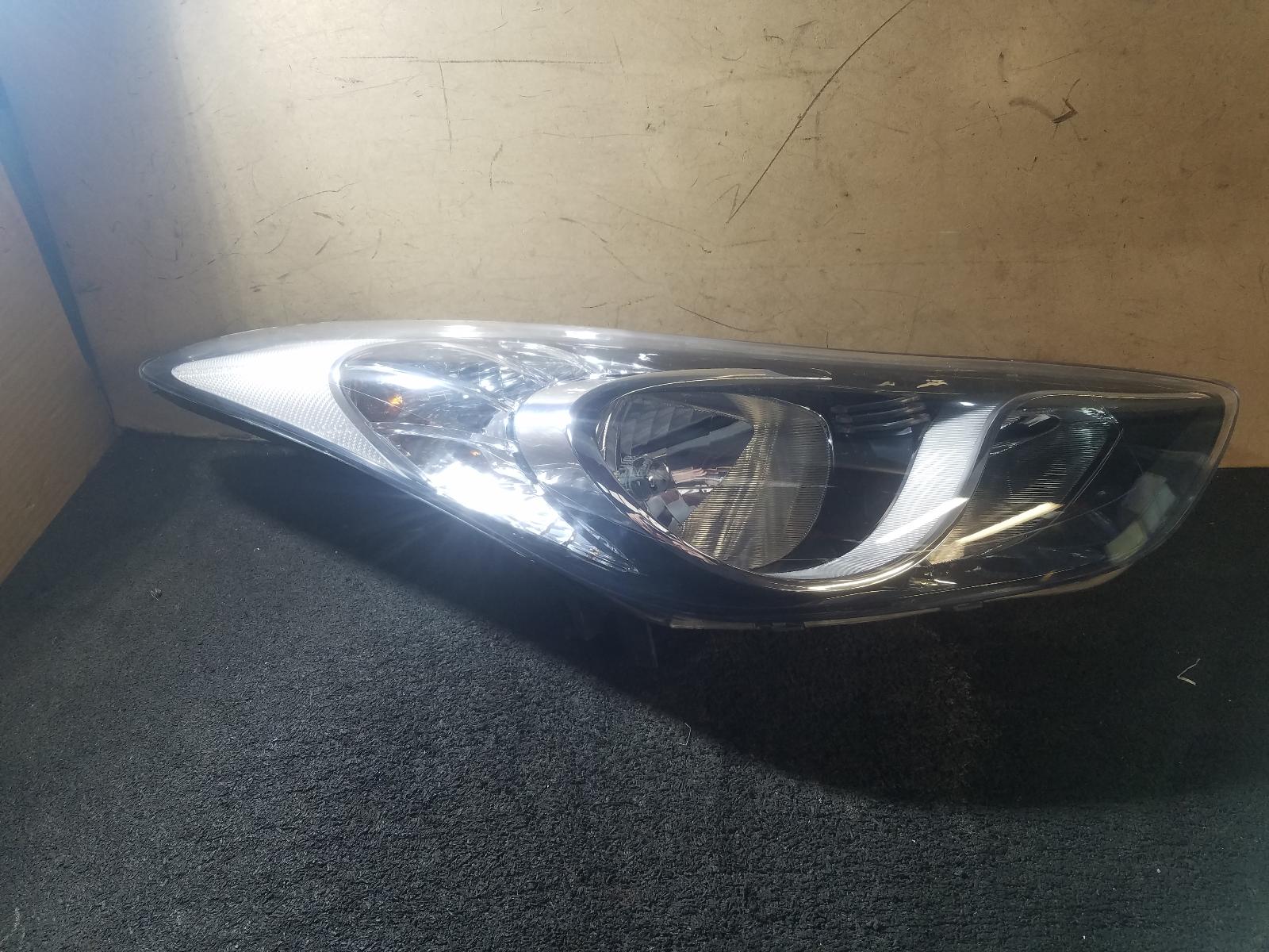 View Auto part Right Headlamp Hyundai Elantra 2013
