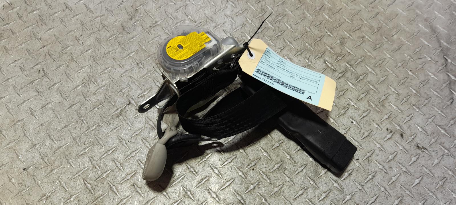 View Auto part Seatbelt/Stalk Toyota Hiace 2013