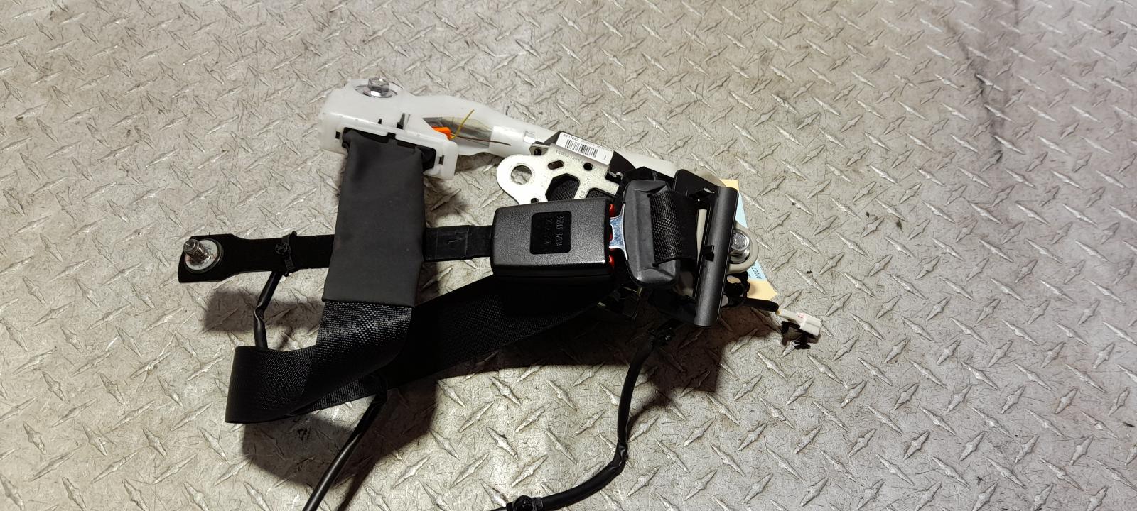 View Auto part Seatbelt/Stalk Nissan Juke 2016