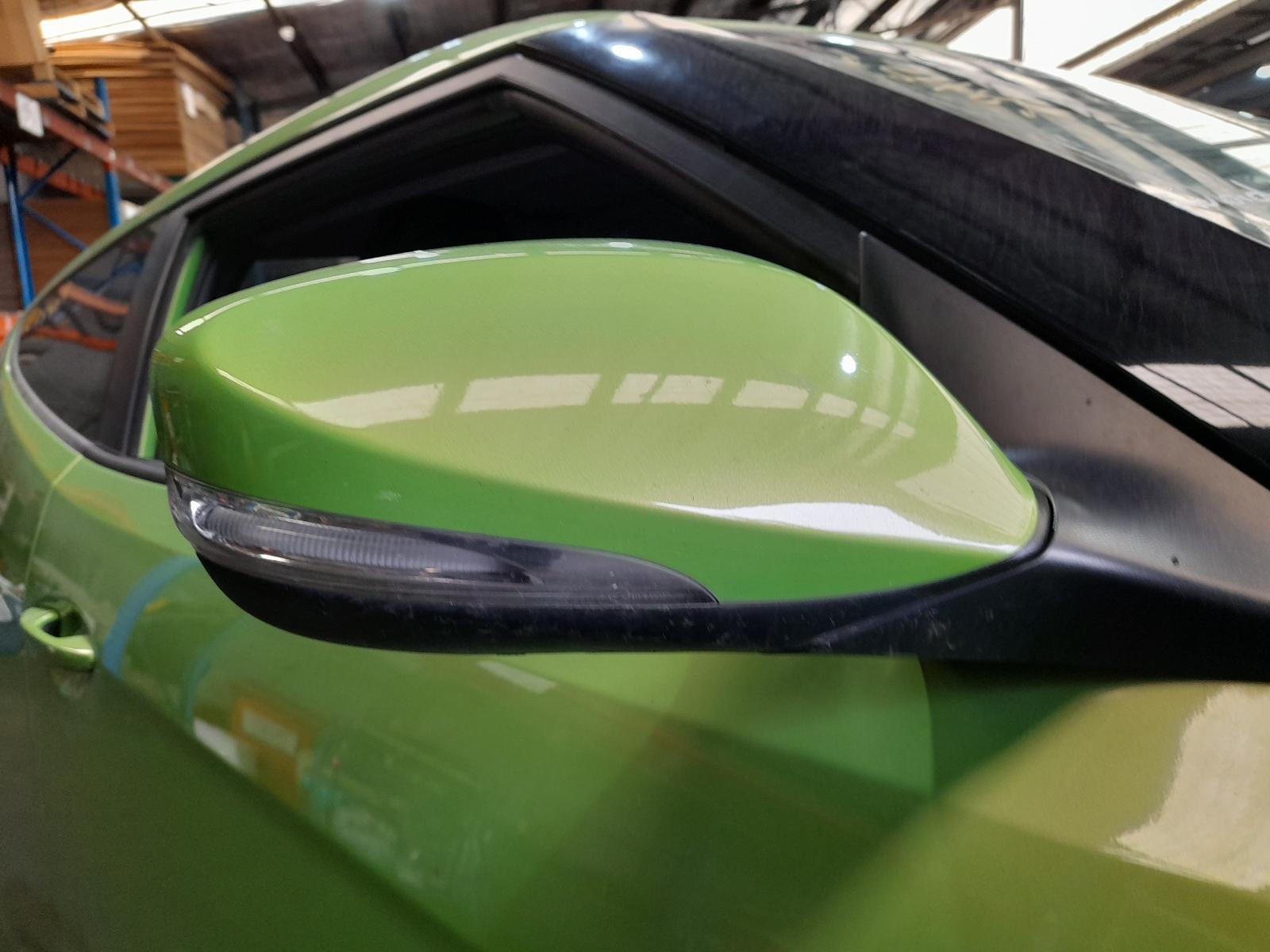 View Auto part Right Door Mirror Hyundai Veloster 2014