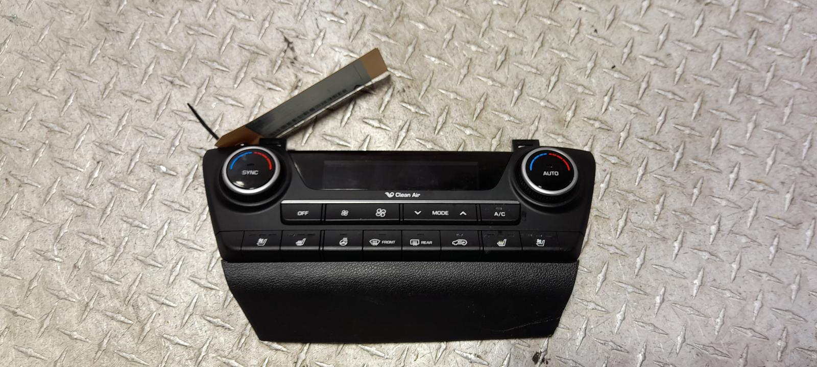 View Auto part Heater/Ac Controls Hyundai Tucson 2020