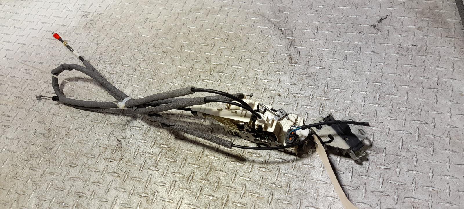 View Auto part Door/Boot/Gate Lock Mercedes Sprinter 2013