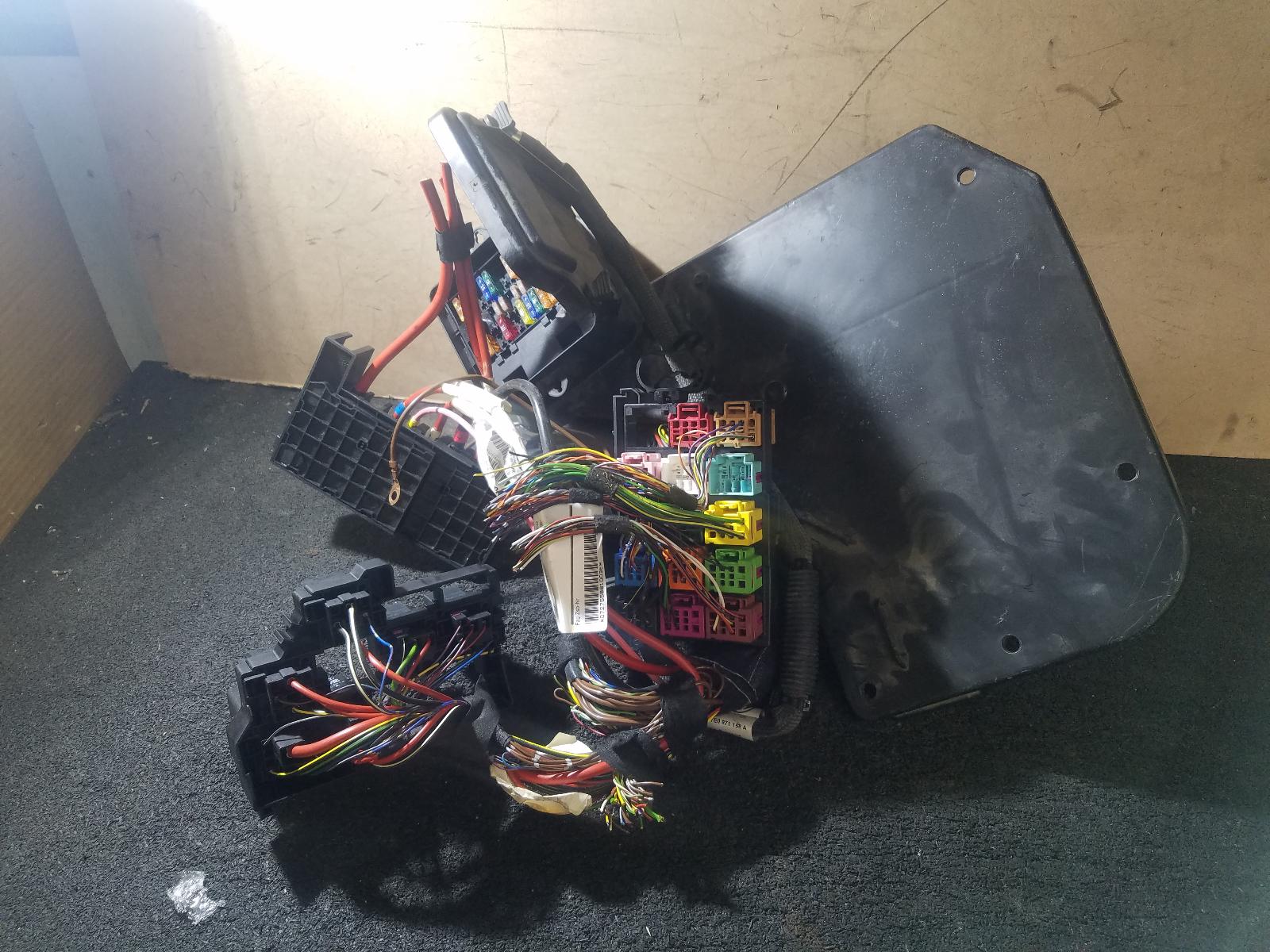 View Auto part Fuse Box Volkswagen Transporter 2017