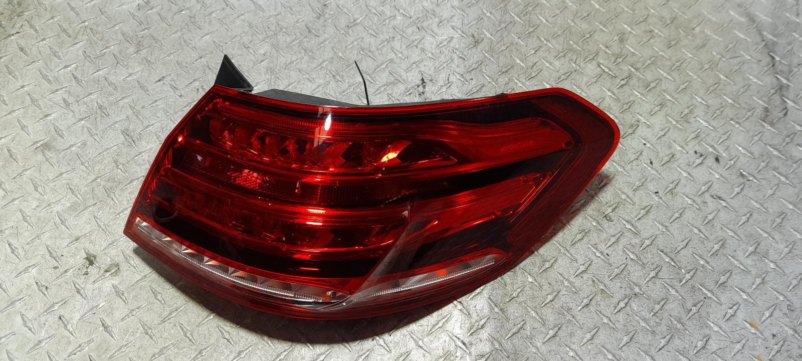View Auto part Right Taillight Mercedes E Class 2014