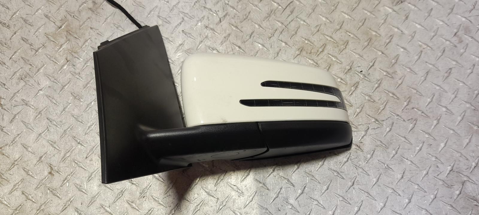 View Auto part Left Door Mirror Mercedes B Class 2014