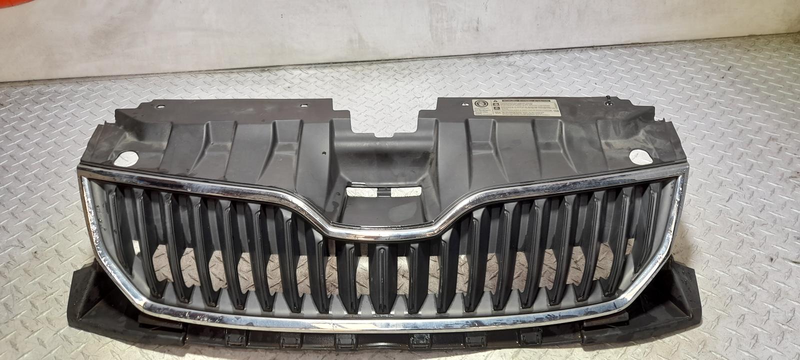 View Auto part Grille Skoda Fabia 2015
