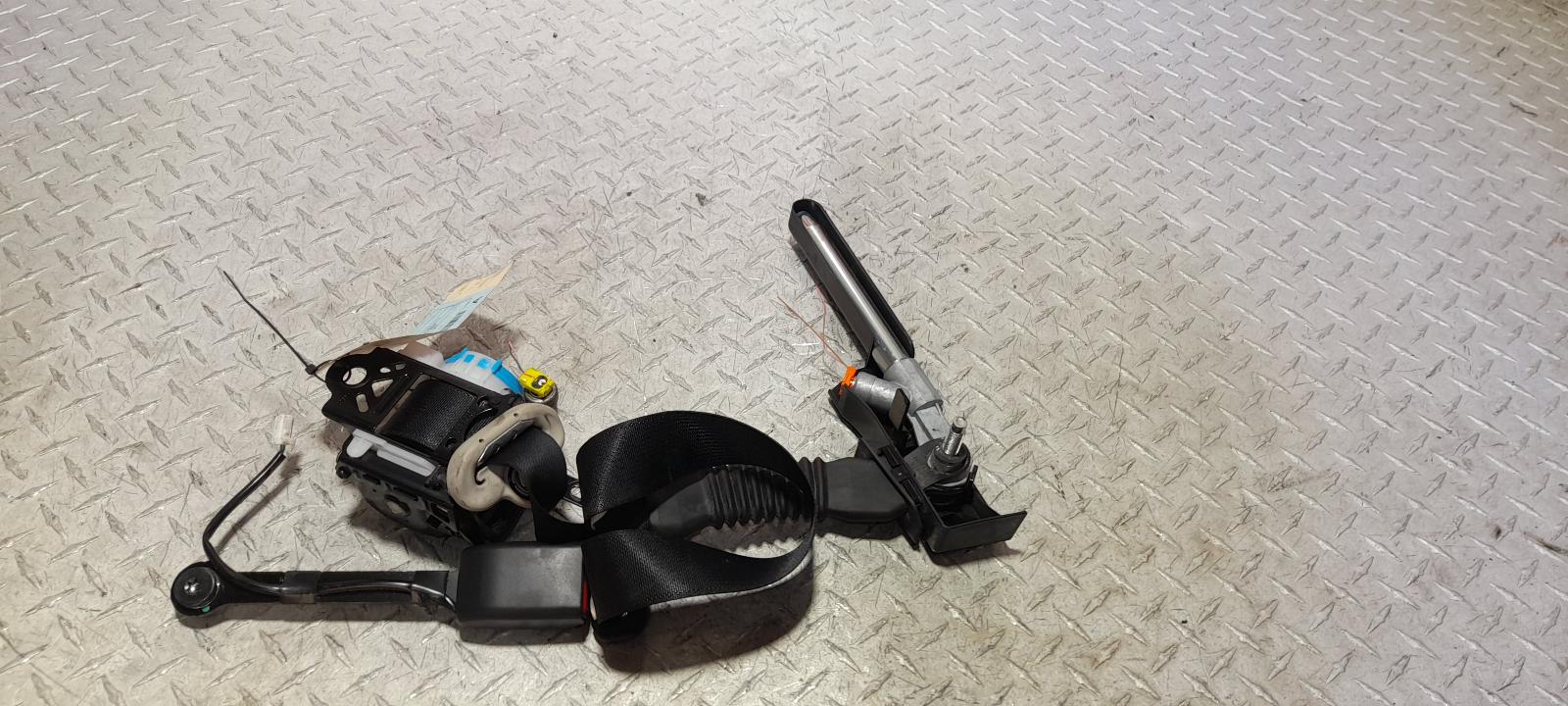 View Auto part Seatbelt/Stalk Nissan Altima 2015