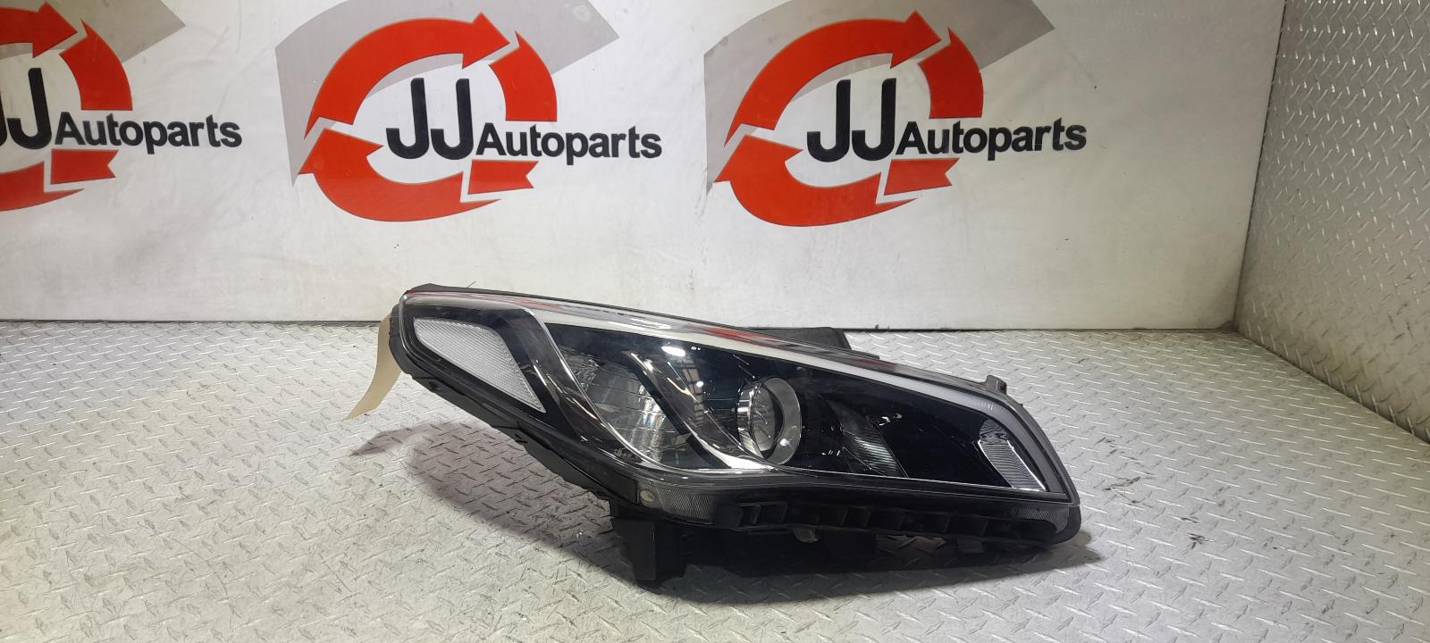 View Auto part Right Headlamp Hyundai Sonata 2014