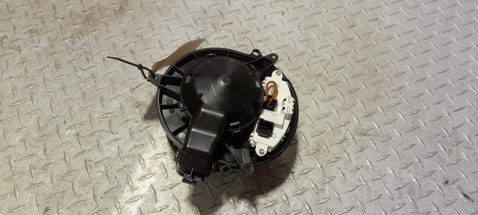View Auto part Heater Fan Motor Bmw 4 Series 2013