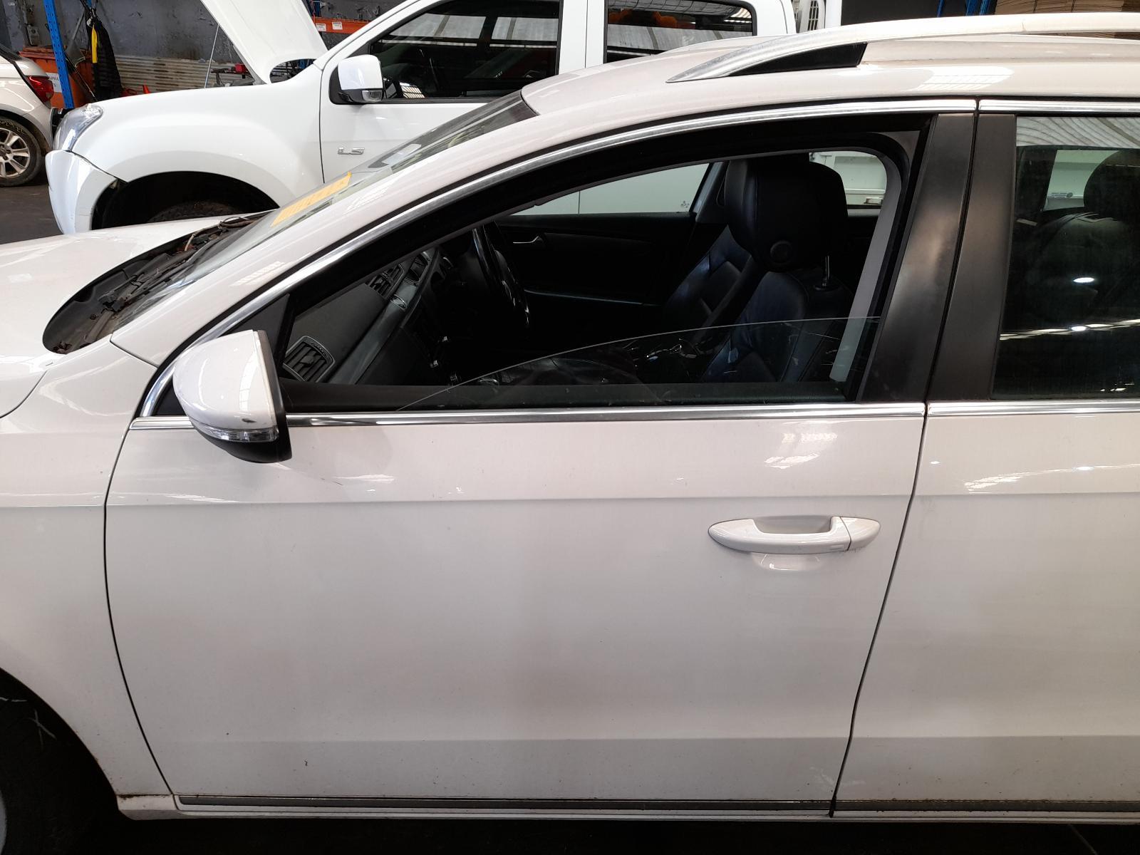 View Auto part Left Front Door Volkswagen Passat 2014