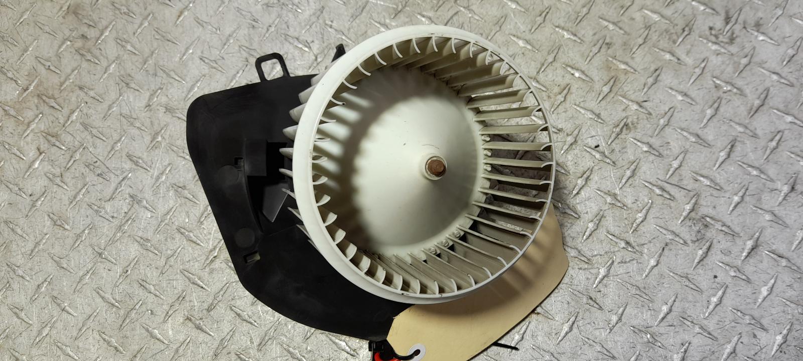 View Auto part Heater Fan Motor Volkswagen Transporter 2018