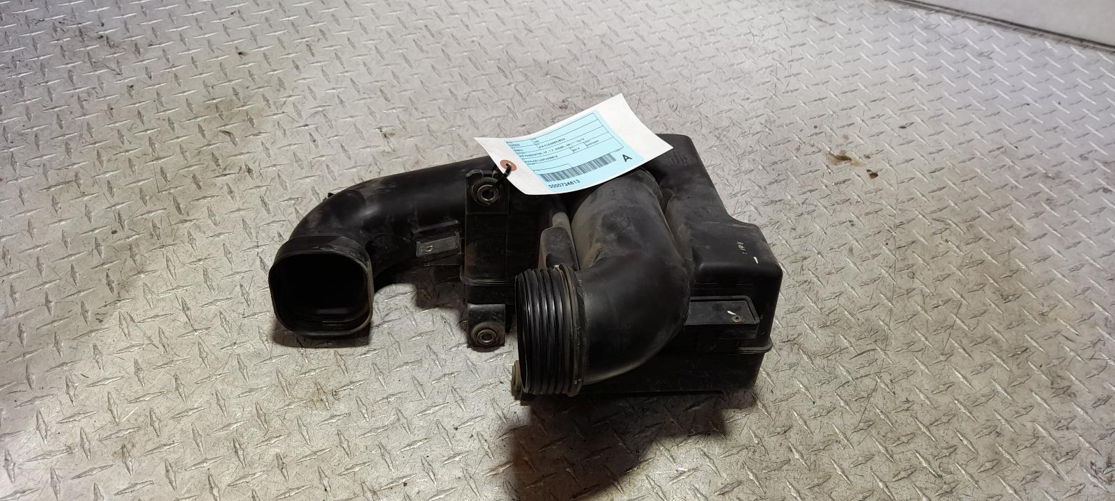 View Auto part Air Cleaner/Box Hyundai I40 2014
