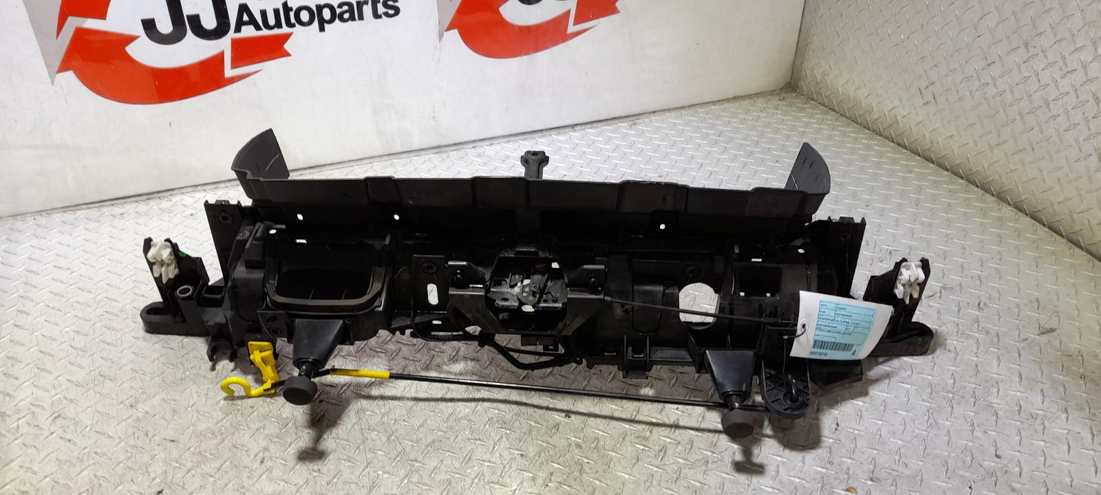 View Auto part Radiator Support Ford Ecosport 2017