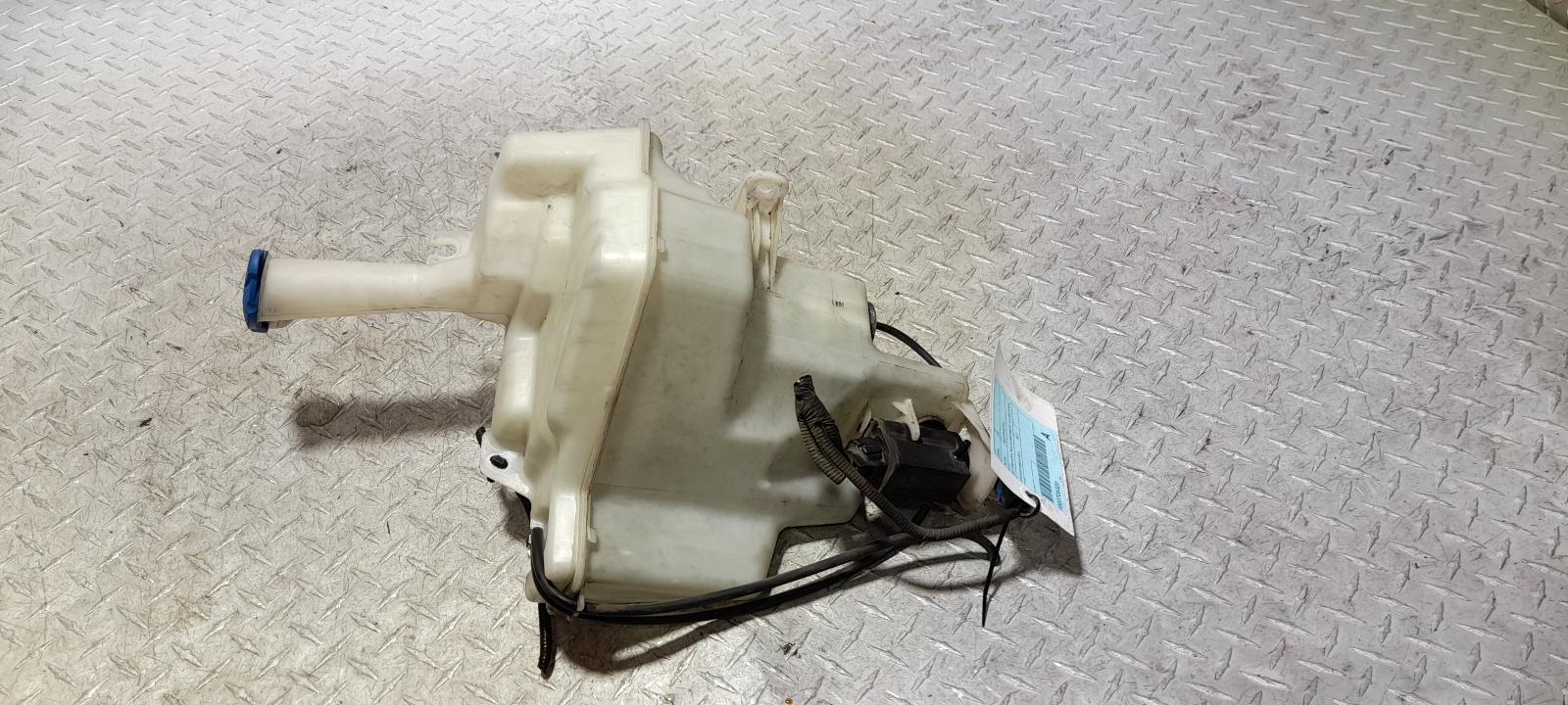 View Auto part Washer Bottle Hyundai I30 2013