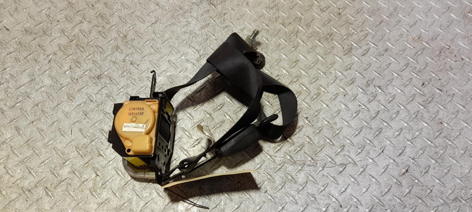 View Auto part Seatbelt/Stalk Mitsubishi Triton 2014