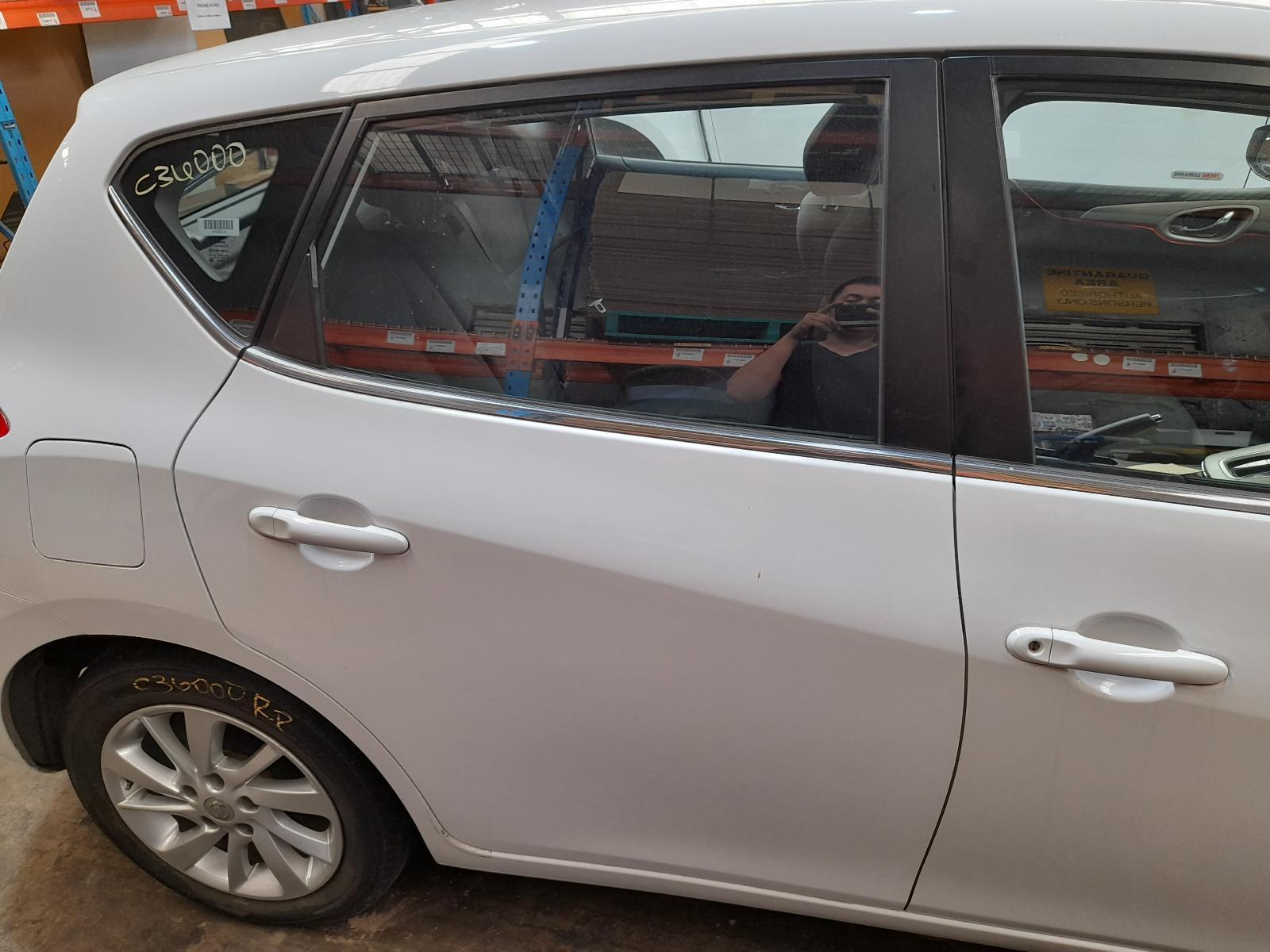 View Auto part Right Rear Door Sliding Nissan Pulsar 2015