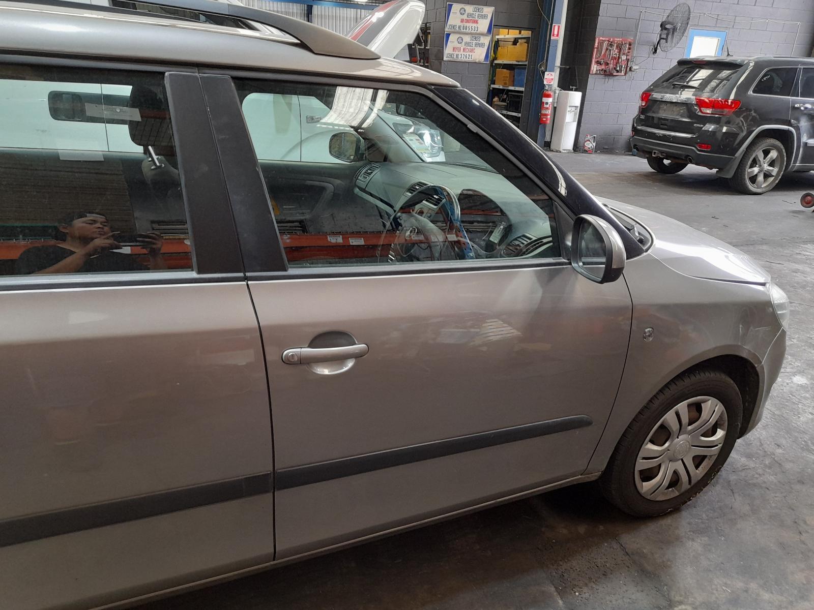 View Auto part Right Front Door Skoda Fabia 2012