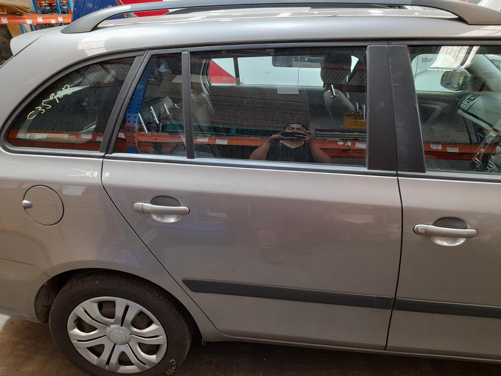 View Auto part Right Rear Door Sliding Skoda Fabia 2012