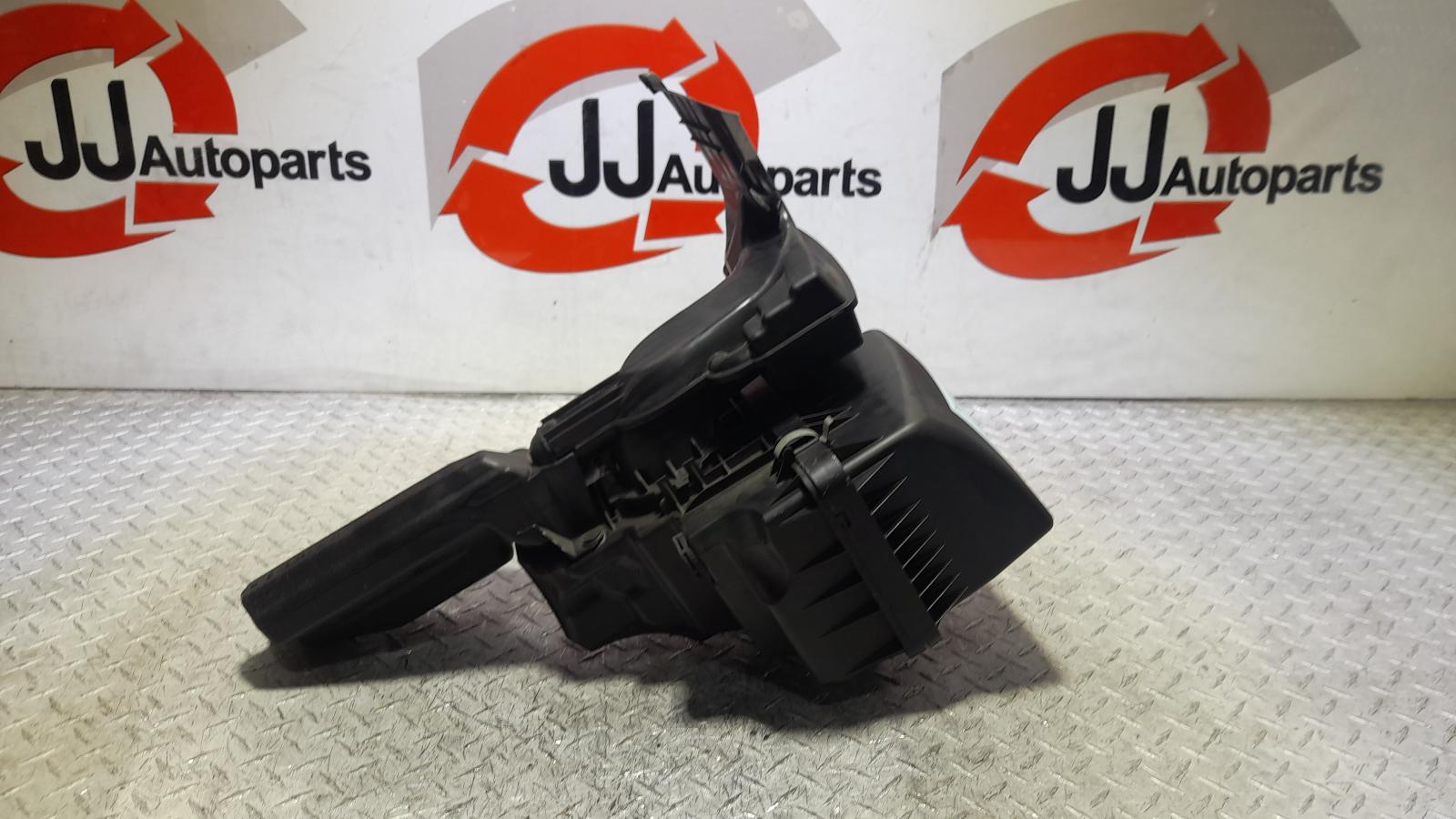 View Auto part Air Cleaner/Box Mazda 3 2017