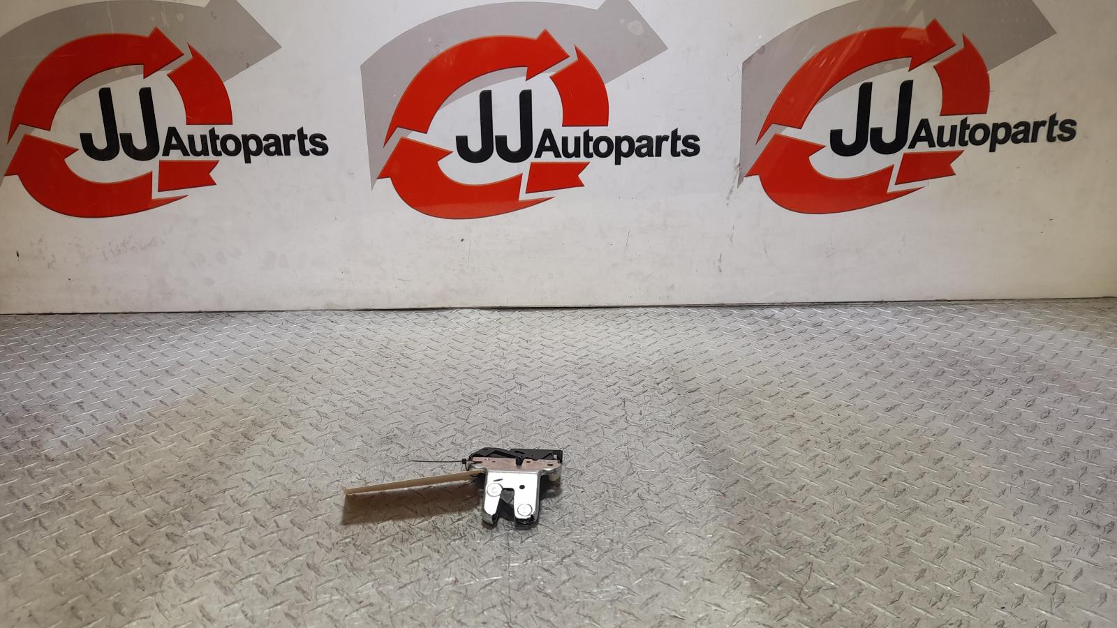View Auto part Door/Boot/Gate Lock Volkswagen Passat 2012