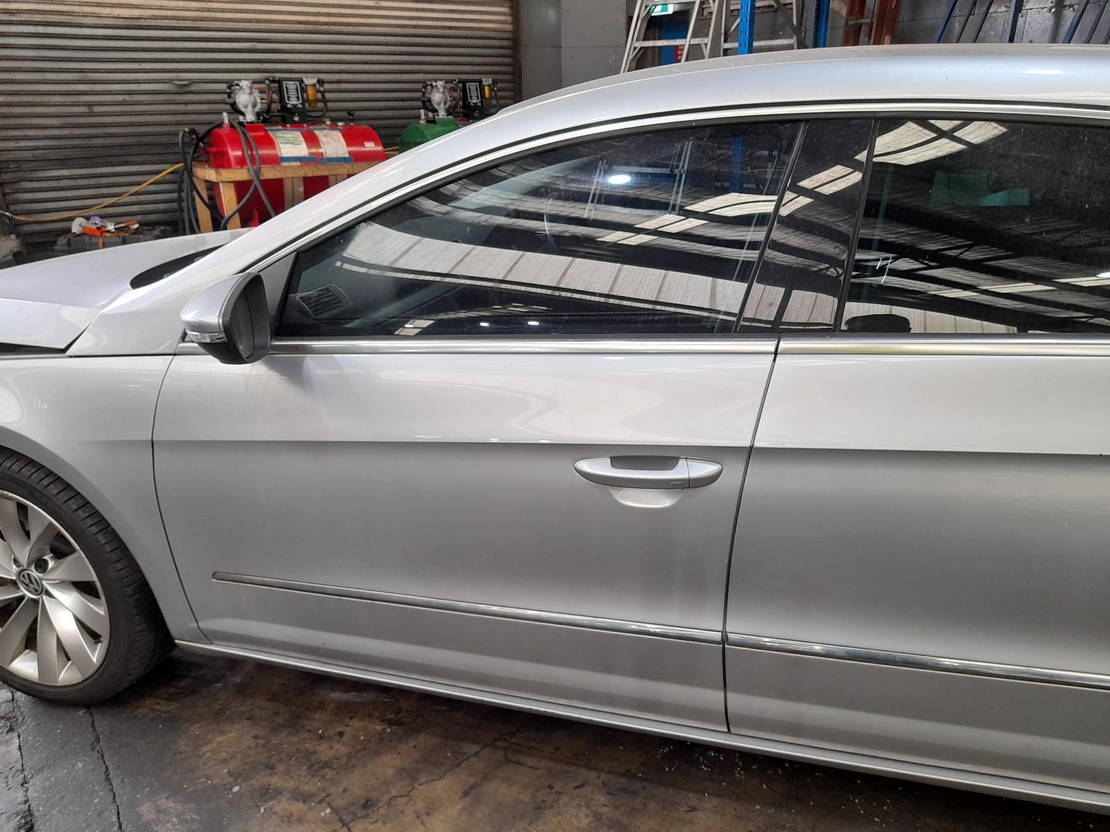 View Auto part Left Front Door Volkswagen Passat 2014