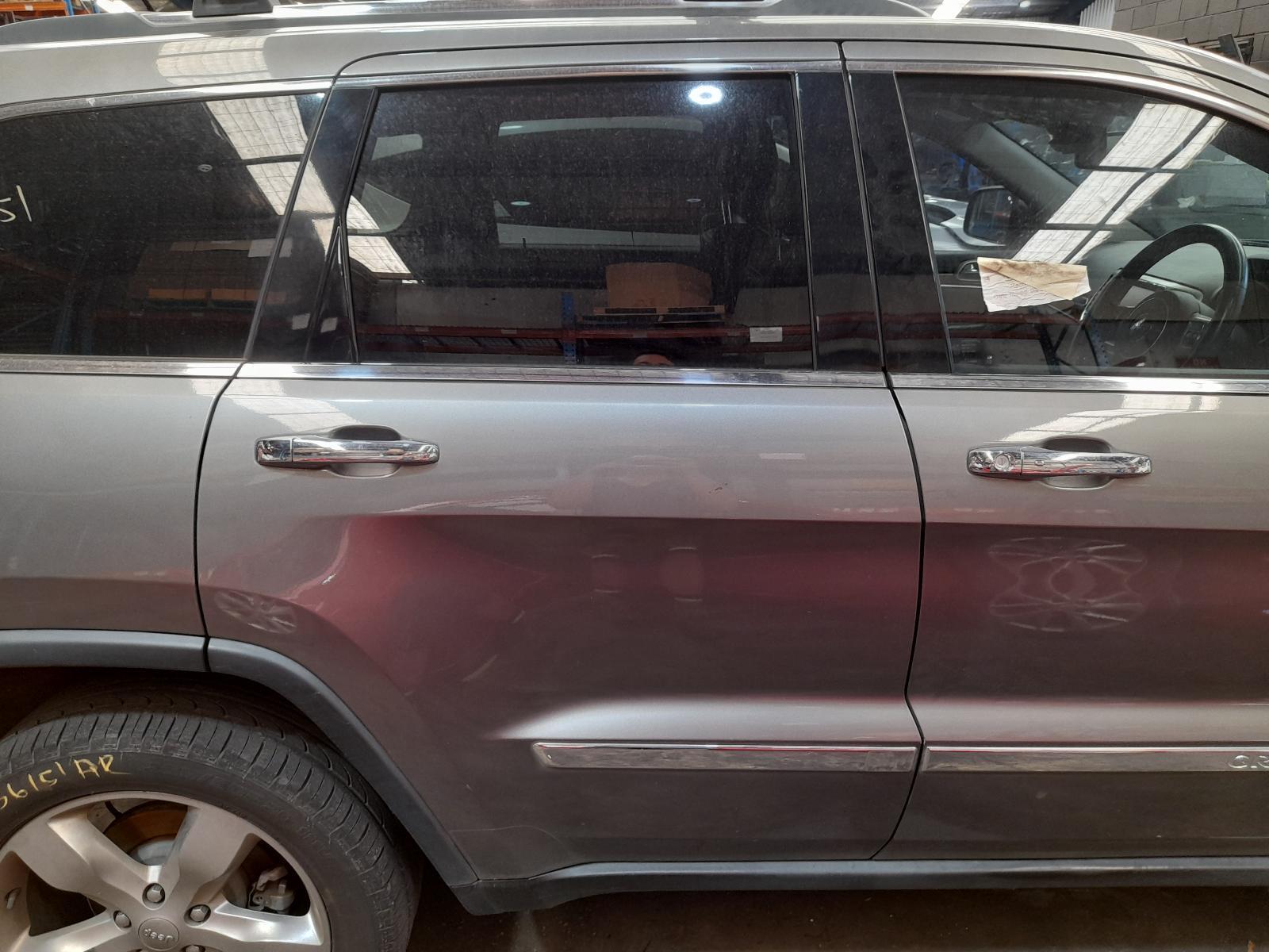 View Auto part Right Rear Door Sliding Jeep Grandcherokee 2012