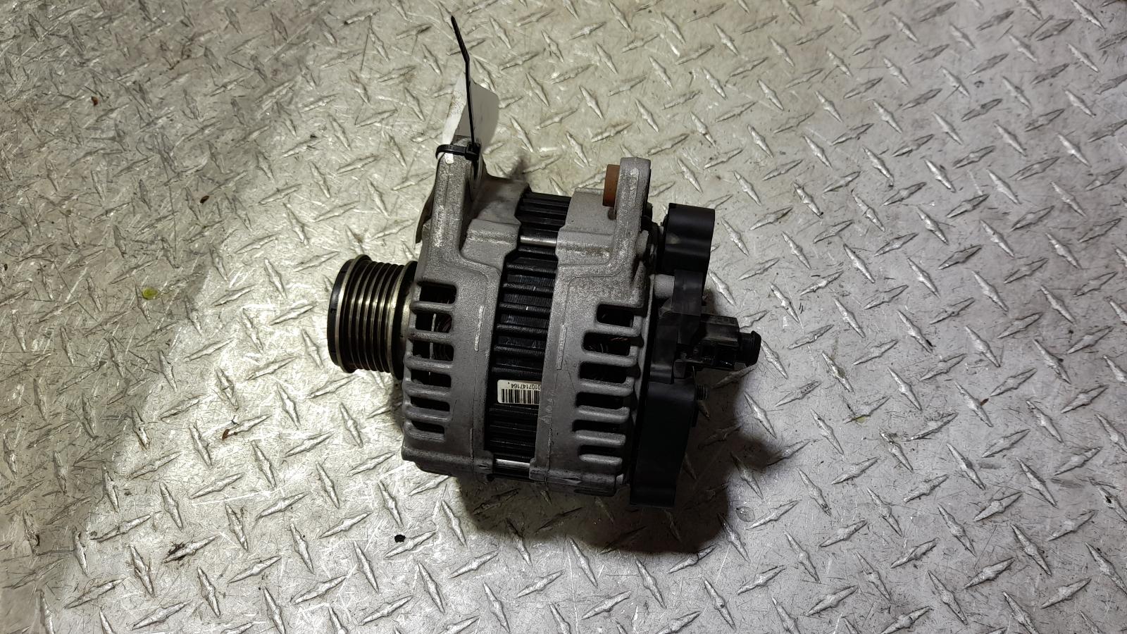 View Auto part Alternator Volkswagen Passat 2012