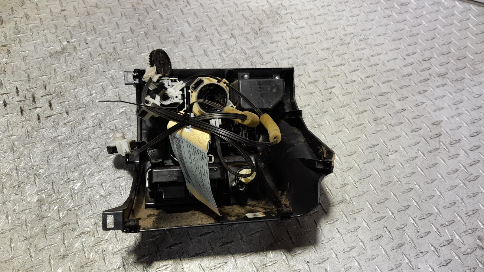View Auto part Heater/Ac Controls Toyota Hiace 2014