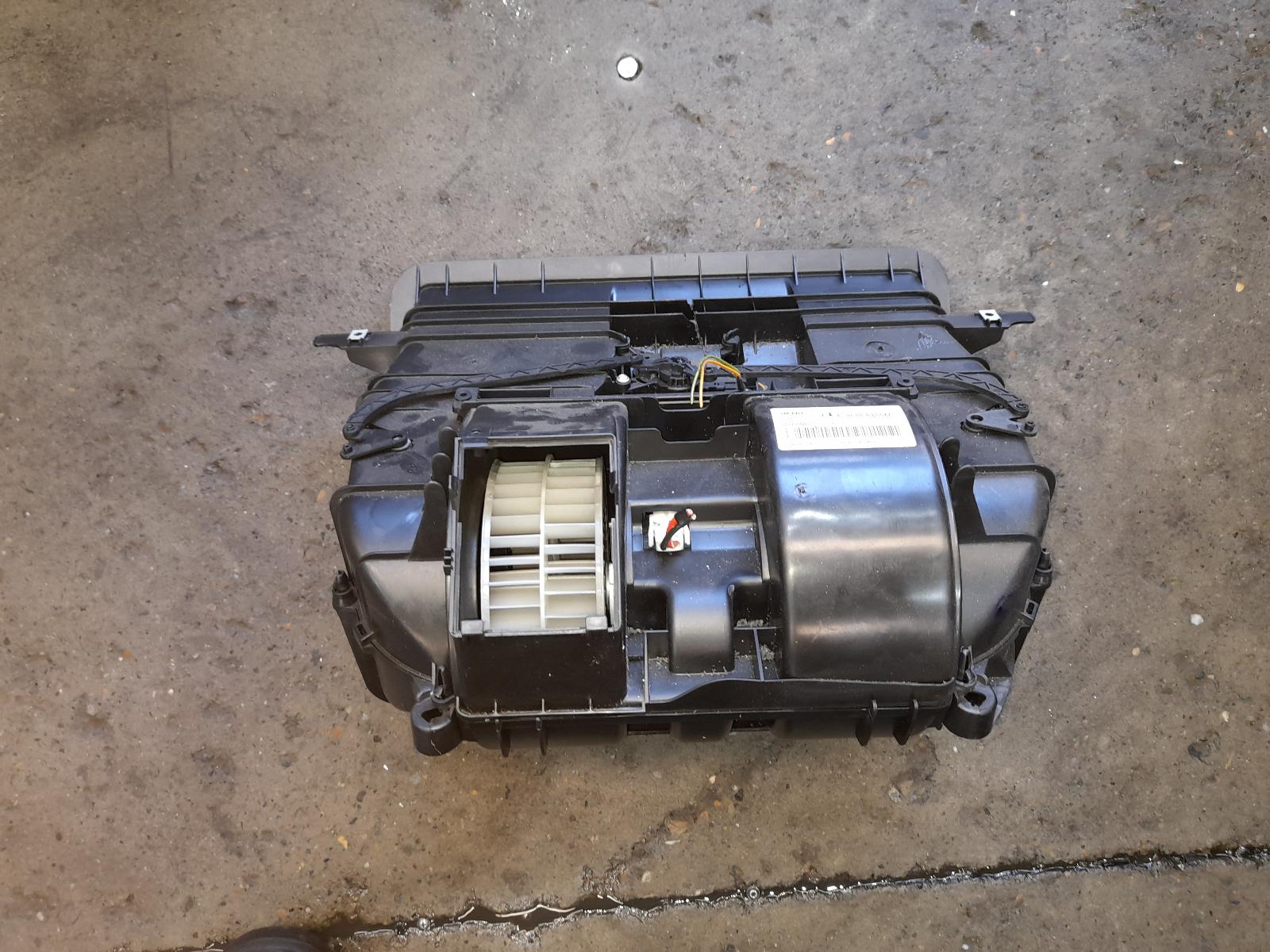 View Auto part Heater Fan Motor Mercedes Vito 2013