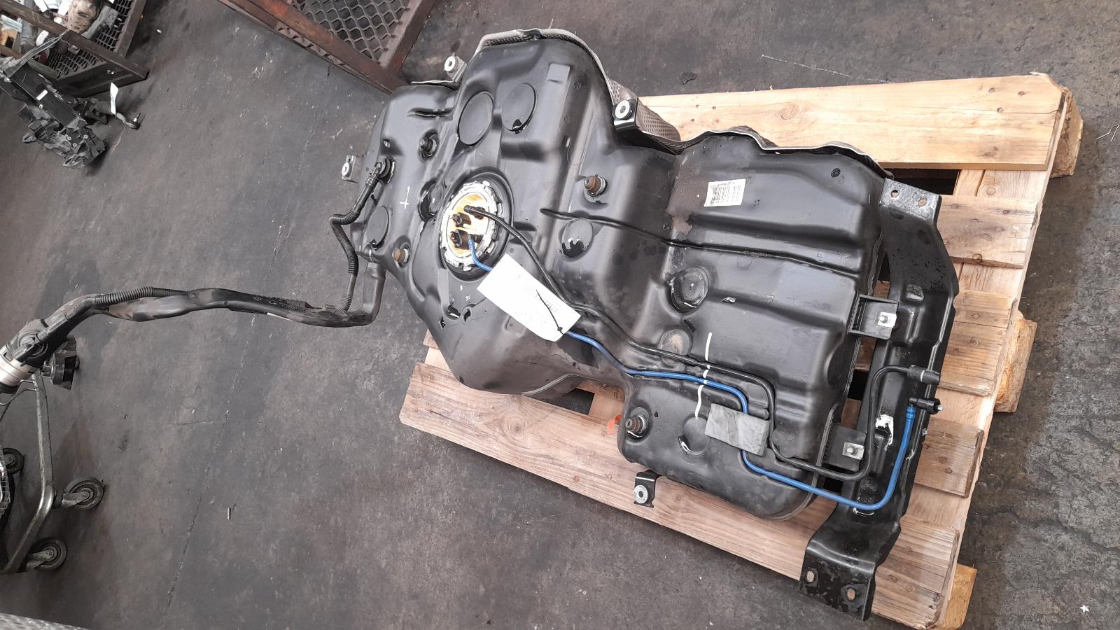 View Auto part Fuel Tank Audi Q5 2014