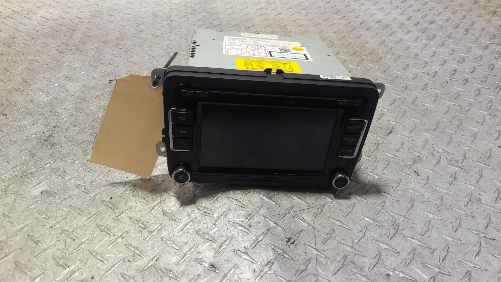 View Auto part Radio/Cd/Dvd/Sat/Tv Volkswagen Polo 2011