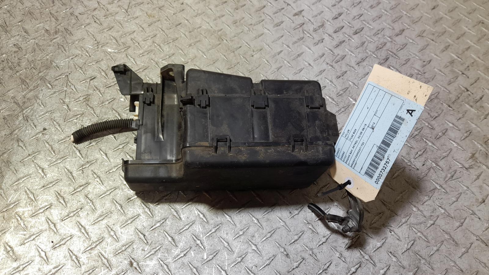View Auto part Fuse Box Toyota Hilux 2013