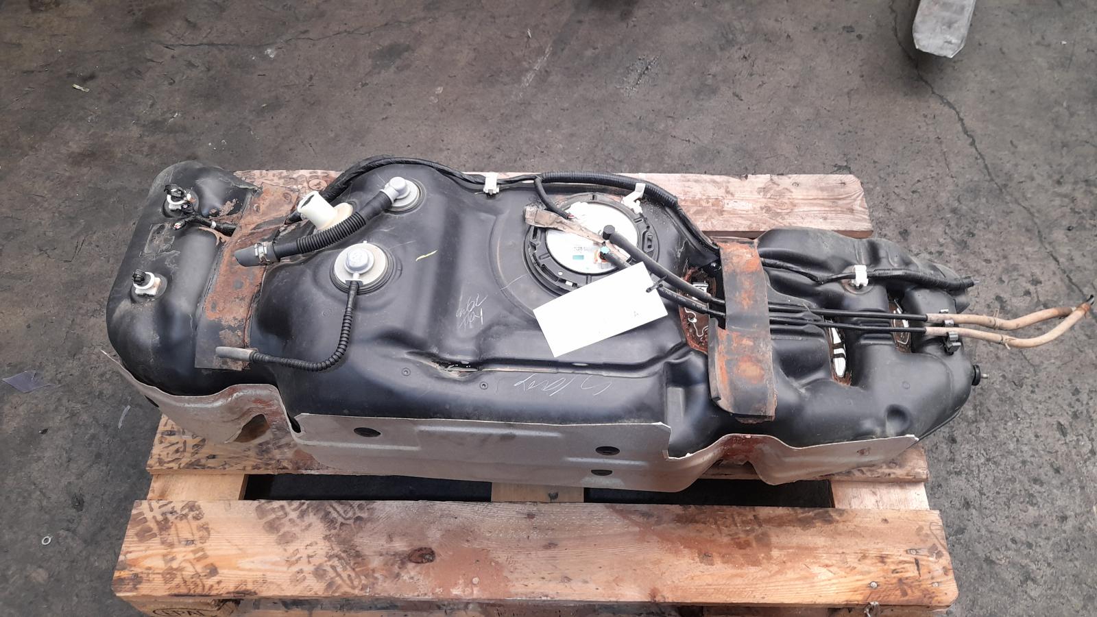 View Auto part Fuel Tank Toyota Hilux 2018