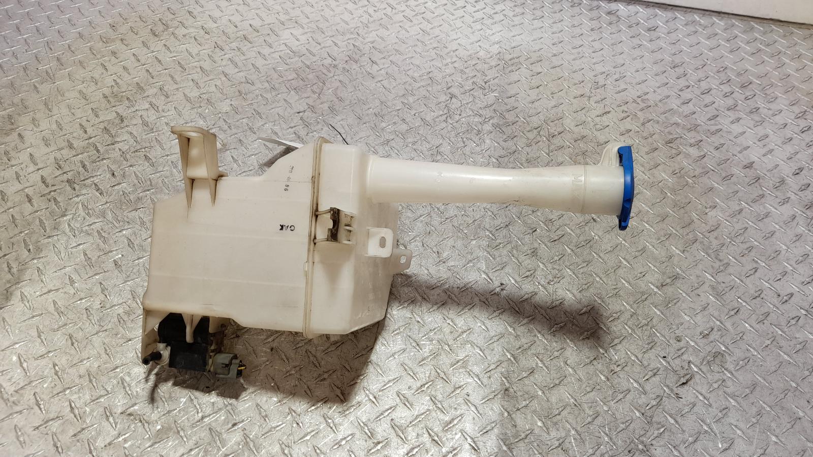 View Auto part Washer Bottle Hyundai I30 2011