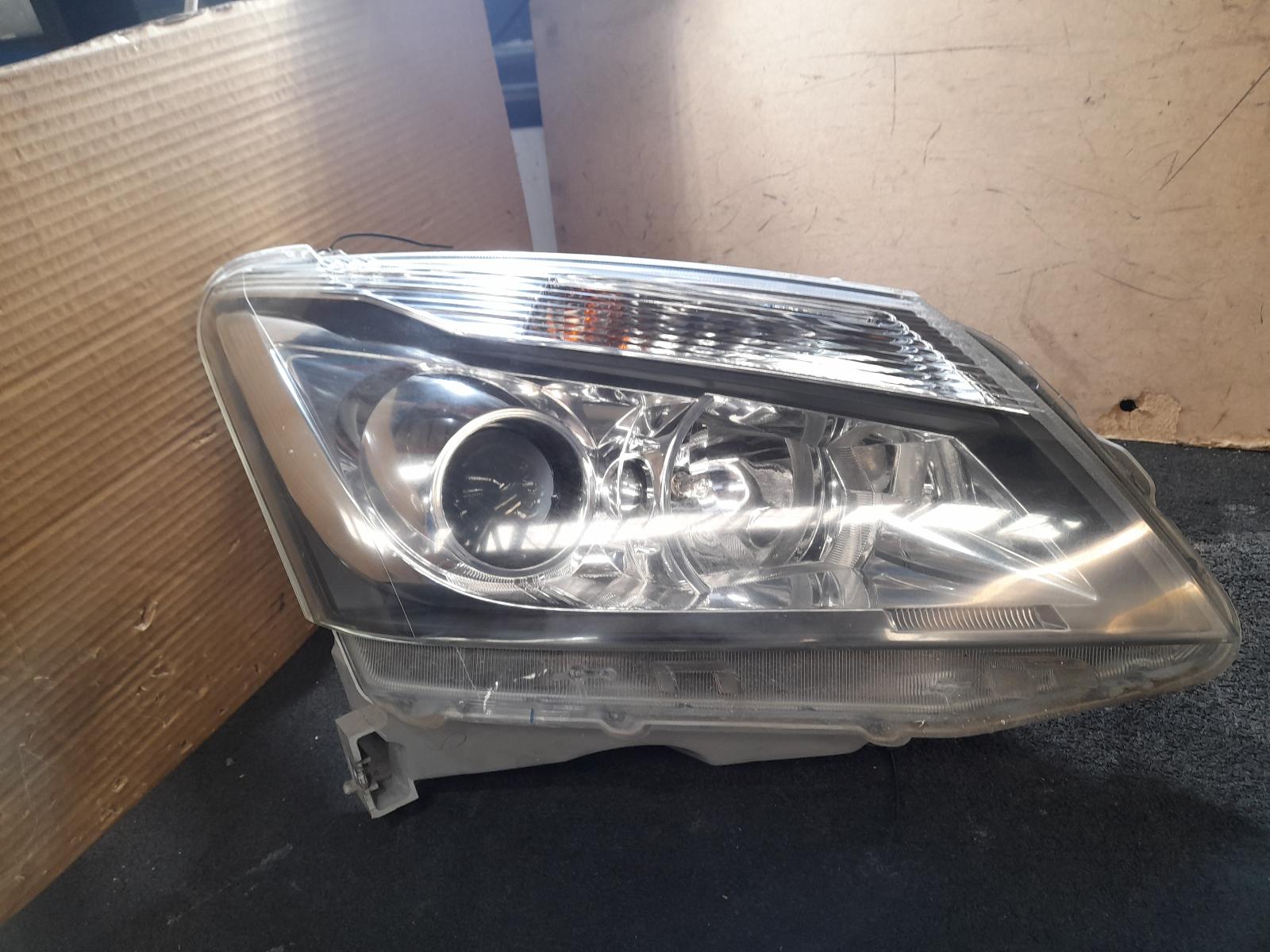 View Auto part Right Headlamp Isuzu Mu-x 2015