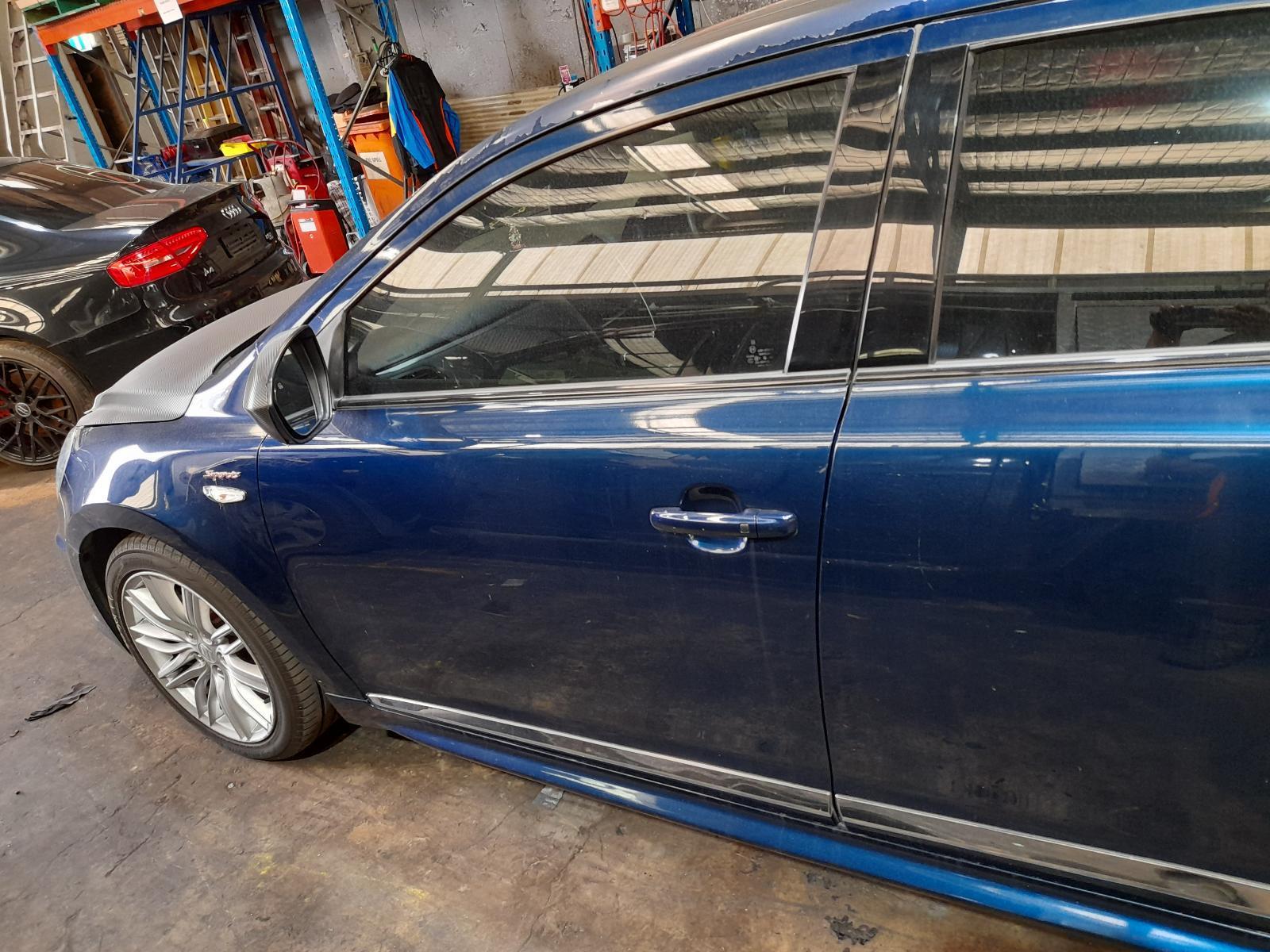 View Auto part Left Front Door Suzuki Kizashi 2010