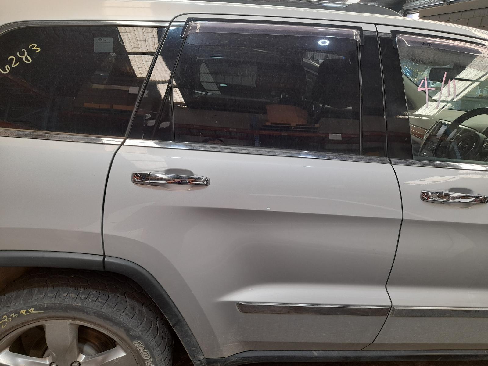 View Auto part Right Rear Door Sliding Jeep Grandcherokee 2012