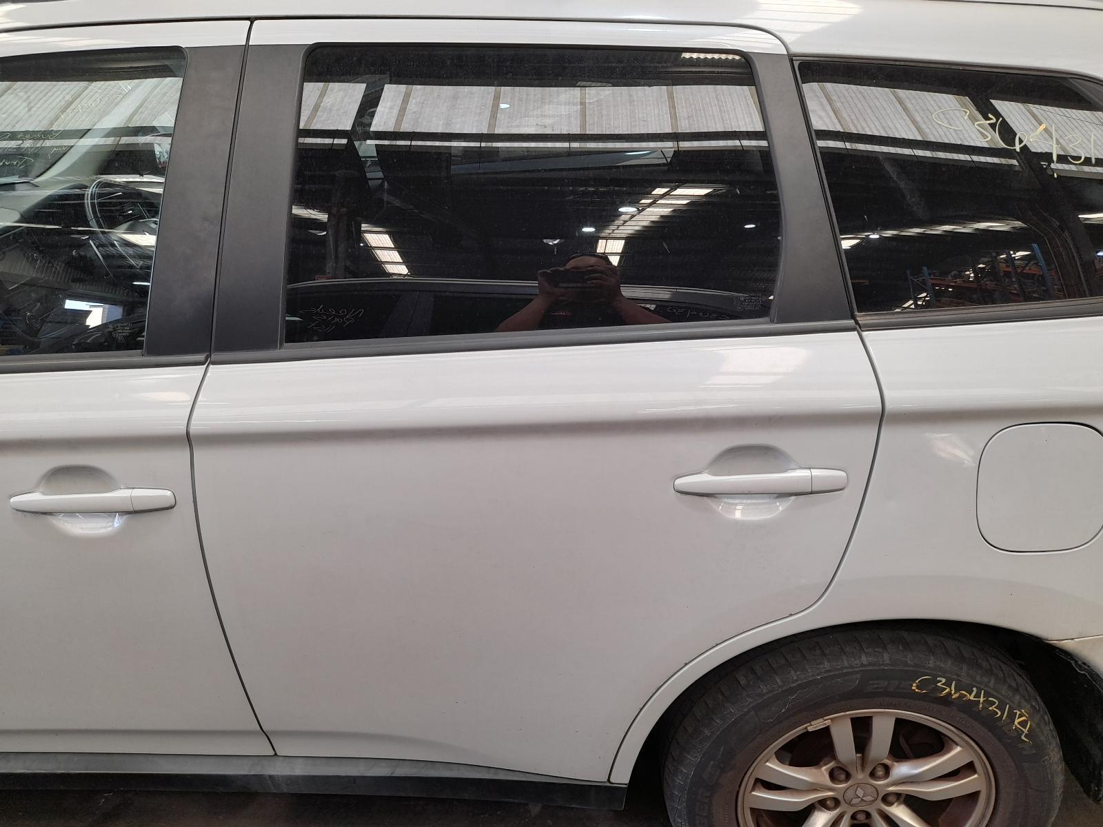 View Auto part Left Rear Door/Sliding Mitsubishi Outlander 2012