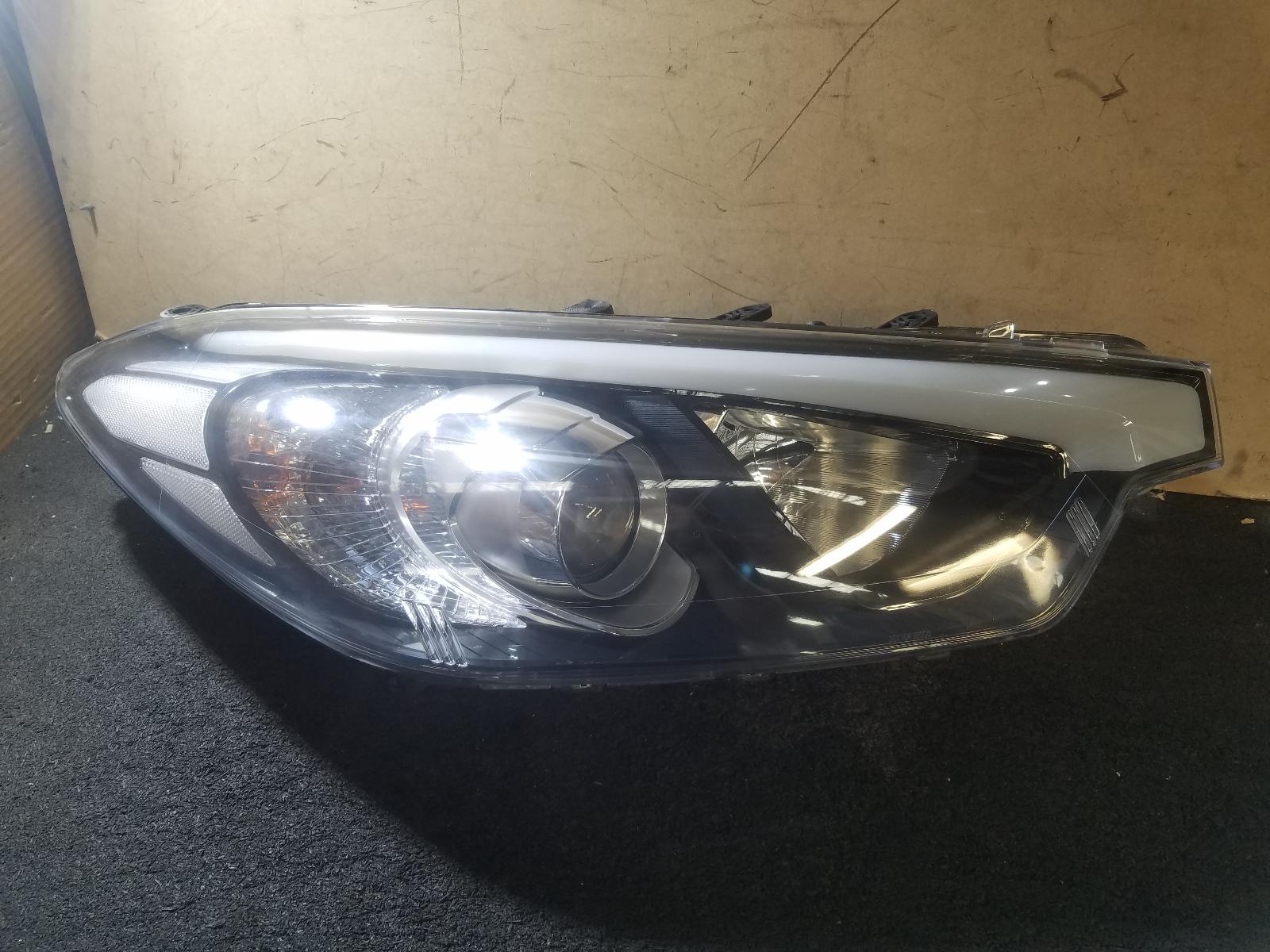 View Auto part Right Headlamp Kia Cerato 2015
