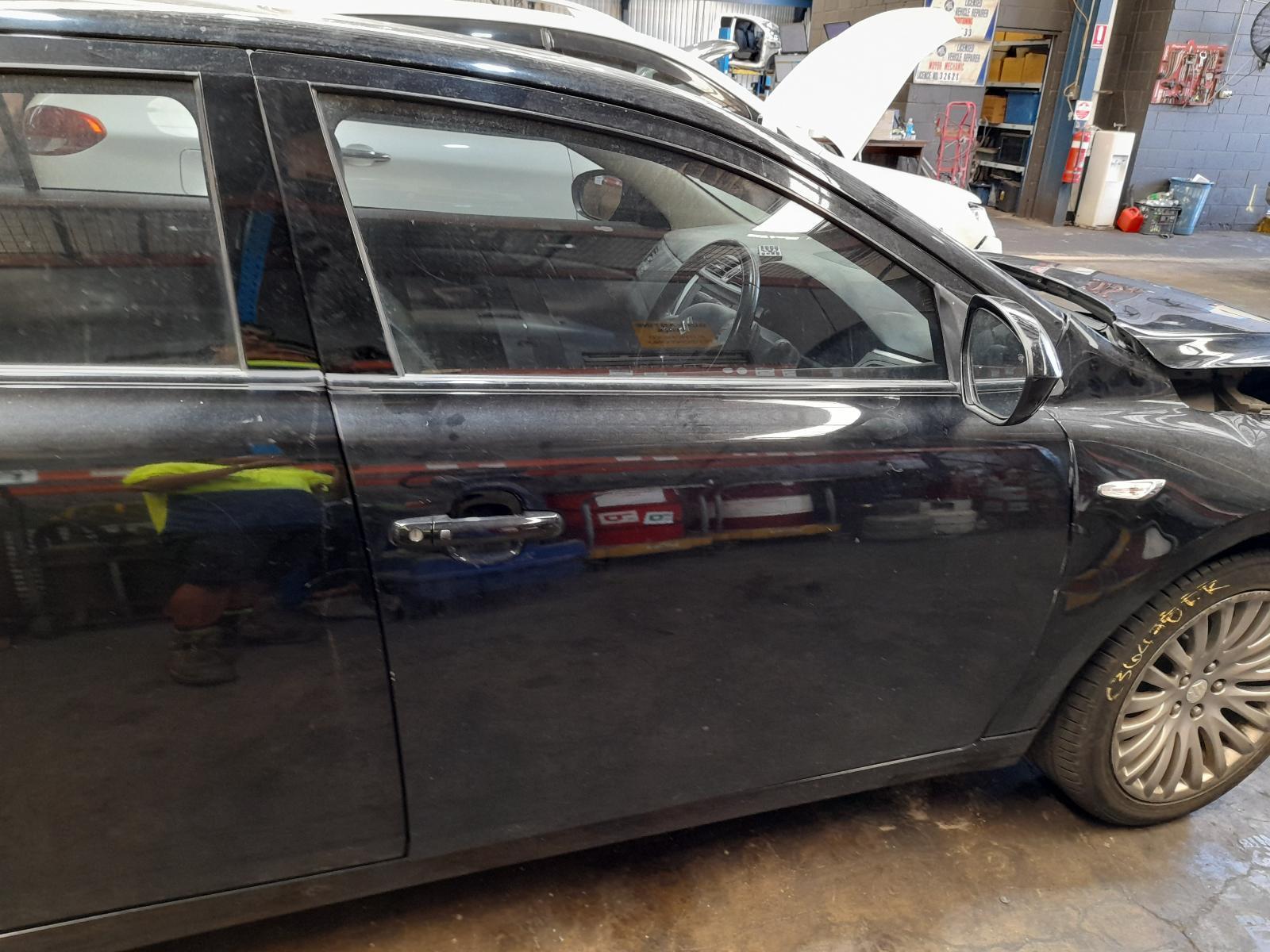 View Auto part Right Front Door Suzuki Kizashi 2012