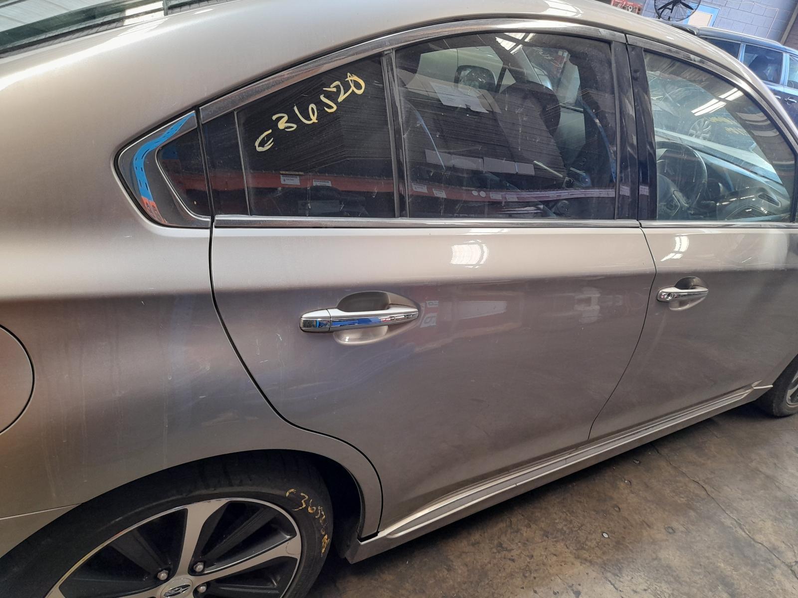 View Auto part Right Rear Door Sliding Subaru Liberty 2015