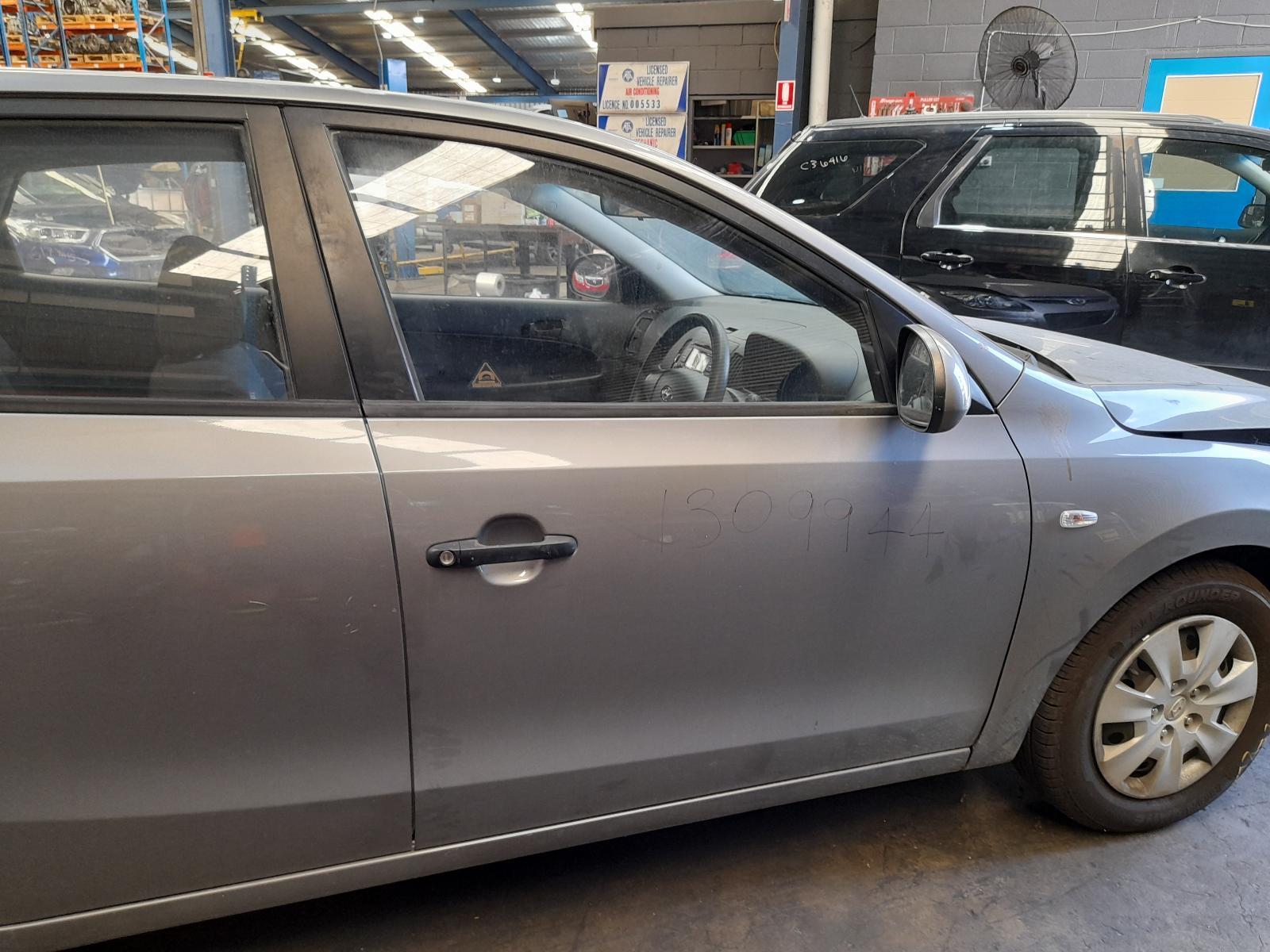 View Auto part Right Front Door Hyundai I30 2011
