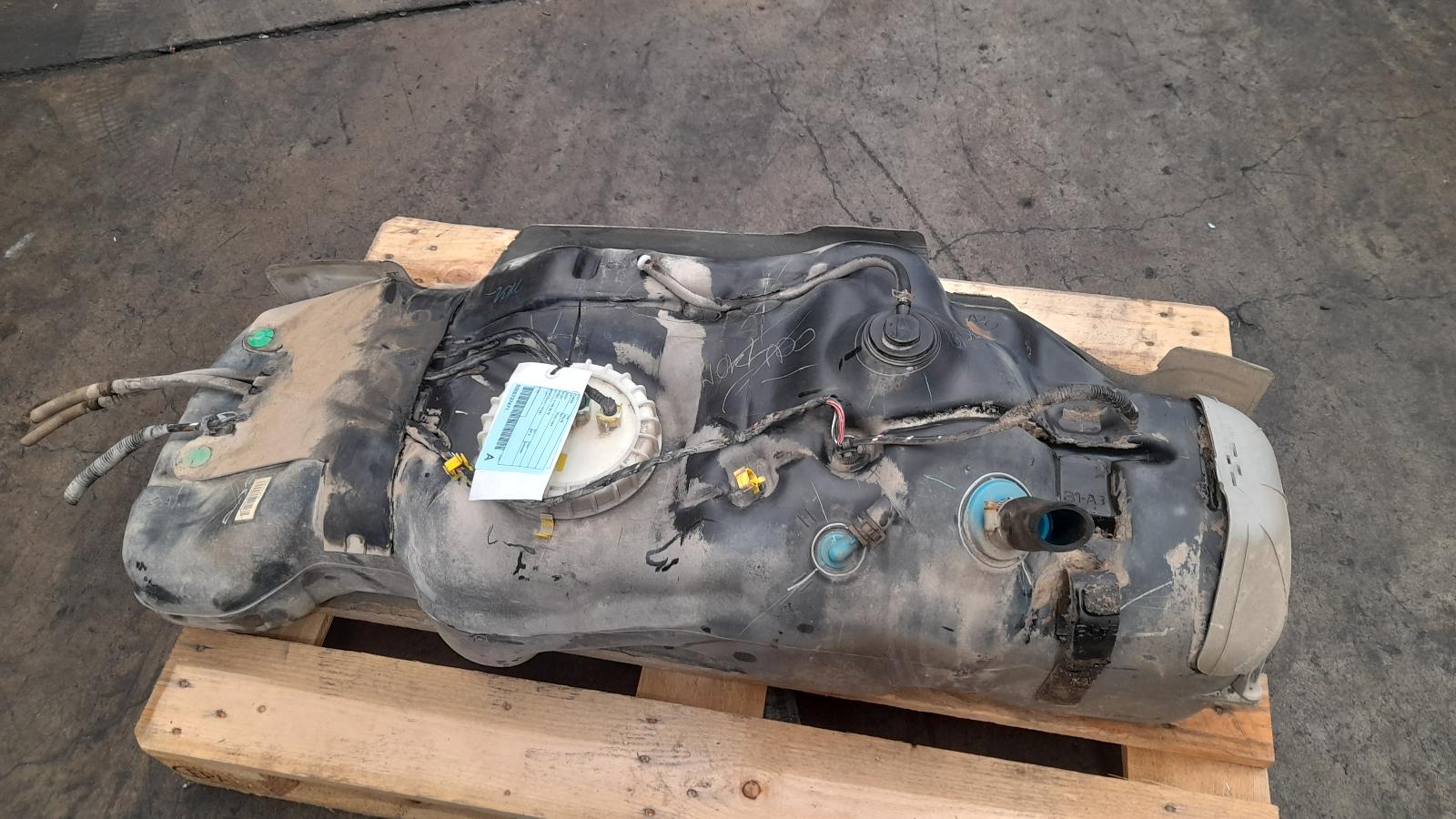 View Auto part Fuel Tank Toyota Hilux 2013