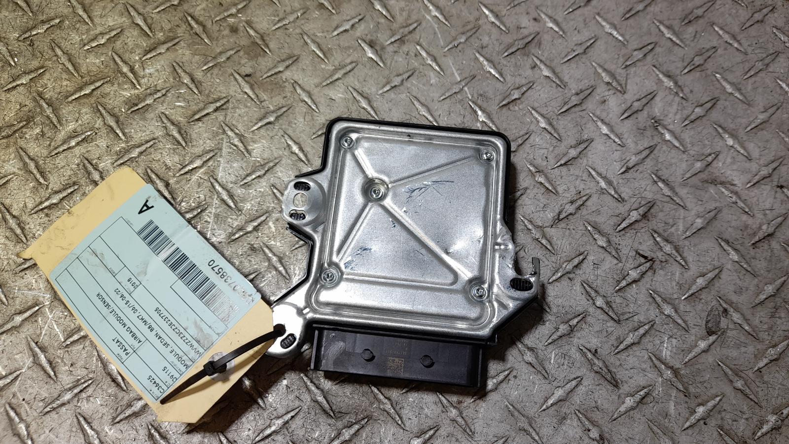 View Auto part Airbag Module/Sensor Volkswagen Passat 2018