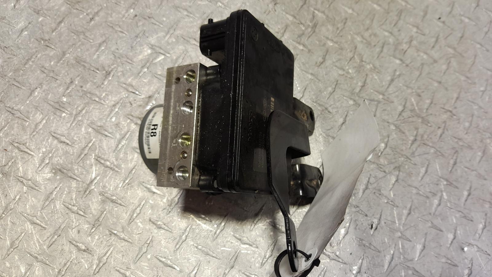 View Auto part Abs Pump/Modulator Hyundai Ix35 2014