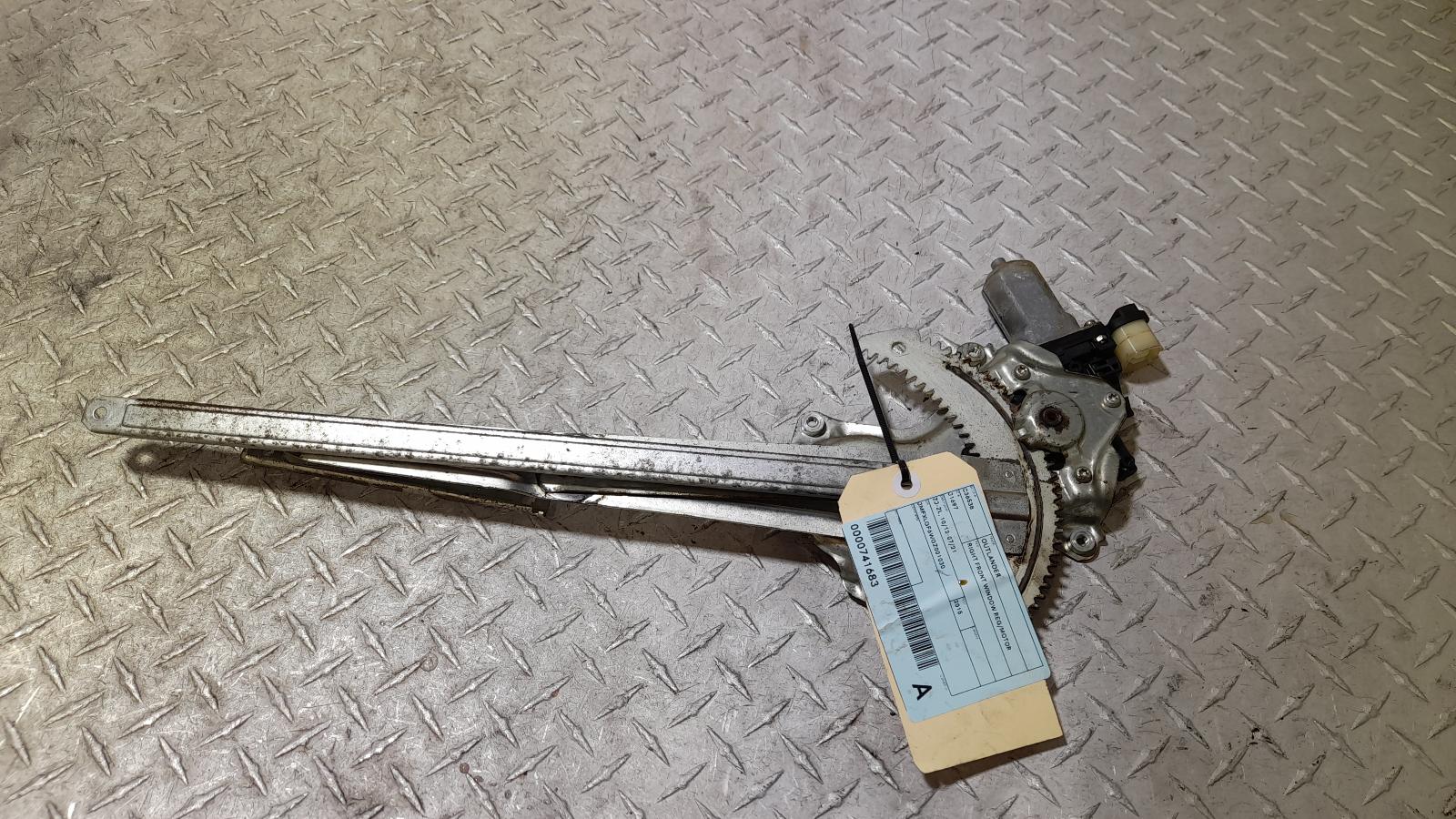 View Auto part Right Front Window Reg/Motor Mitsubishi Outlander 2015