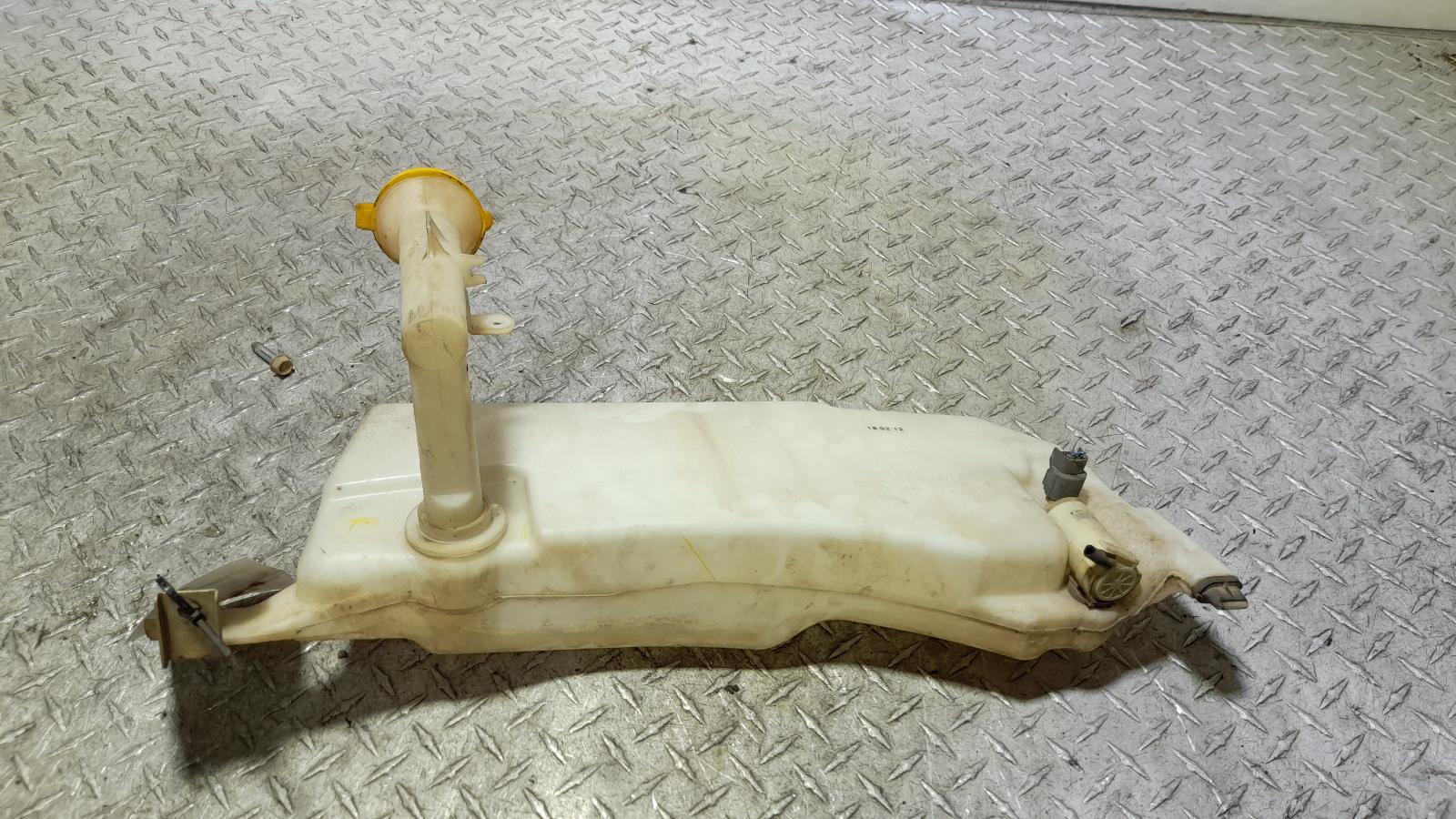 View Auto part Washer Bottle Isuzu Dmax 2018