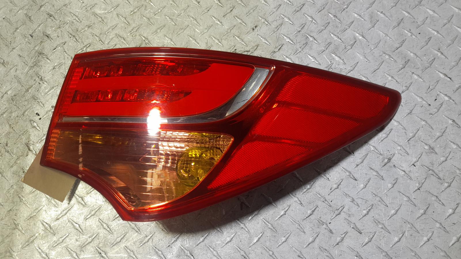 View Auto part Right Taillight Hyundai Santa Fe 2014